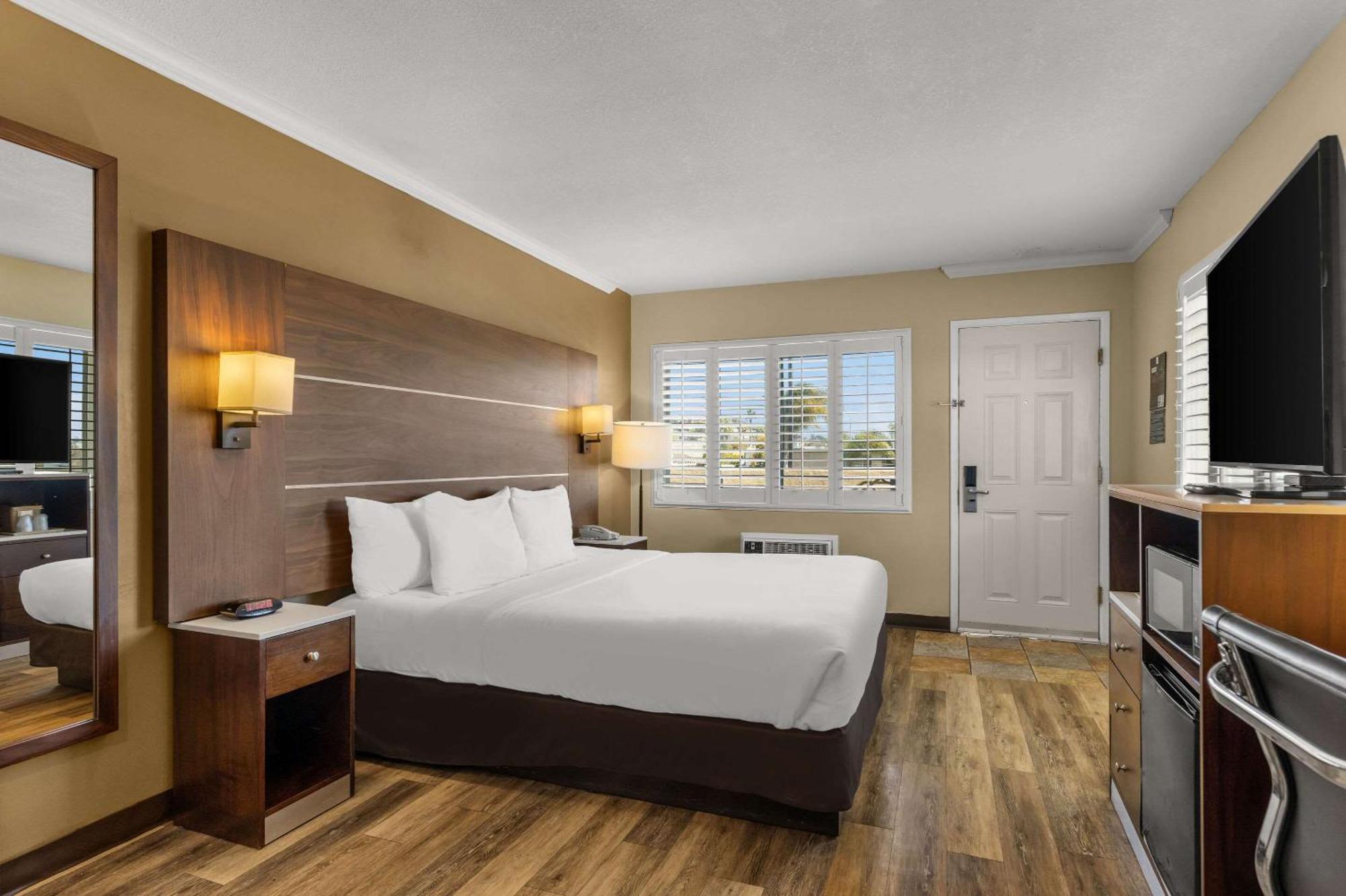 Comfort Inn San Diego Airport At The Harbor Exterior foto